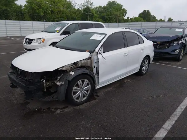 3VW2B7AJ4HM415038 2017 VOLKSWAGEN JETTA - Image 2