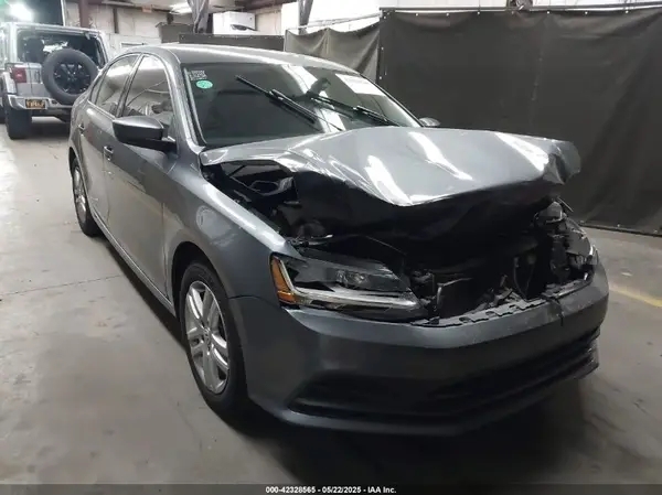 3VW2B7AJ4JM212138 2018 VOLKSWAGEN JETTA - Image 1