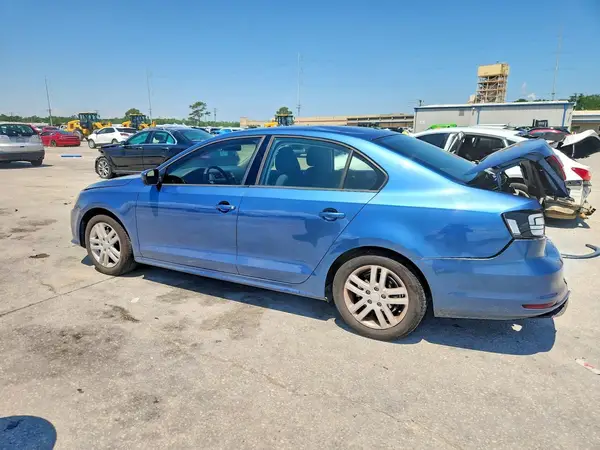 3VW2B7AJ4JM218618 2018 VOLKSWAGEN JETTA - Image 2