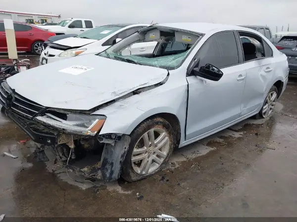 3VW2B7AJ4JM229246 2018 VOLKSWAGEN JETTA - Image 2