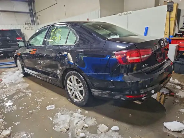 3VW2B7AJ4JM229585 2018 VOLKSWAGEN JETTA - Image 2