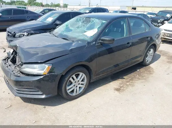 3VW2B7AJ4JM229604 2018 VOLKSWAGEN JETTA - Image 2