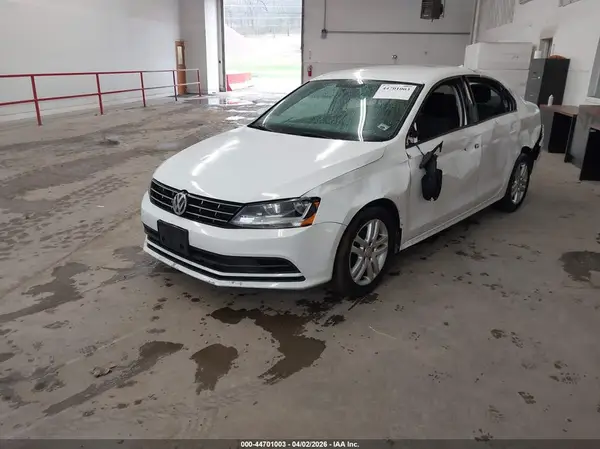 3VW2B7AJ4JM233717 2018 VOLKSWAGEN JETTA - Image 2