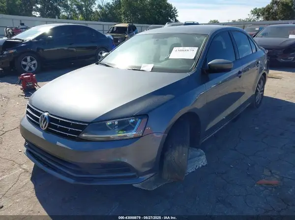 3VW2B7AJ4JM237220 2018 VOLKSWAGEN JETTA - Image 2