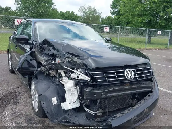 3VW2B7AJ4JM237279 2018 VOLKSWAGEN JETTA - Image 1