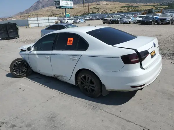 3VW2B7AJ4JM237606 2018 VOLKSWAGEN JETTA - Image 2