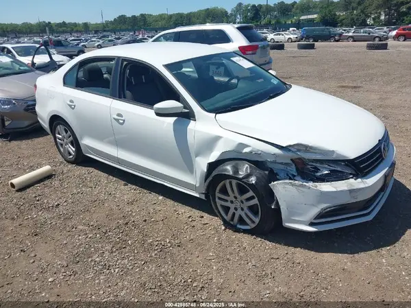 3VW2B7AJ4JM244832 2018 VOLKSWAGEN JETTA - Image 1