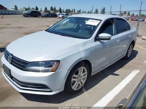 3VW2B7AJ4JM263011 2018 VOLKSWAGEN JETTA - Image 2