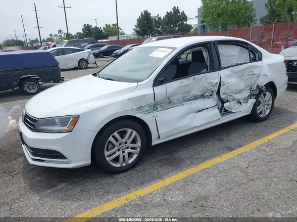 3VW2B7AJ4JM263784 2018 VOLKSWAGEN JETTA - Image 2