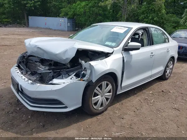 3VW2B7AJ5HM223207 2017 VOLKSWAGEN JETTA - Image 2