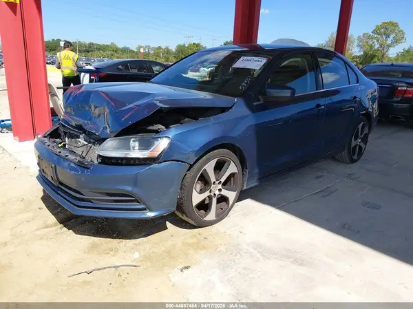 3VW2B7AJ5HM258460 2017 VOLKSWAGEN JETTA - Image 2