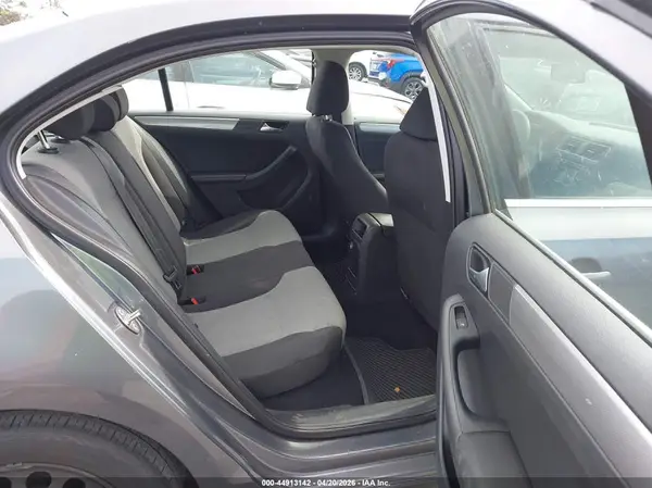3VW2B7AJ5HM273492 2017 VOLKSWAGEN JETTA - Image 8