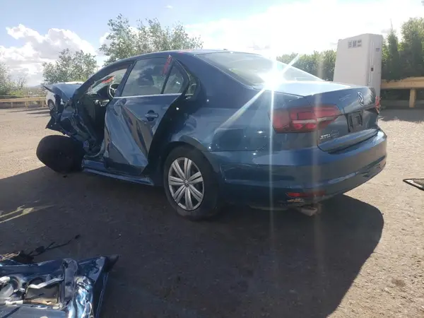 3VW2B7AJ5HM302053 2017 VOLKSWAGEN JETTA - Image 2