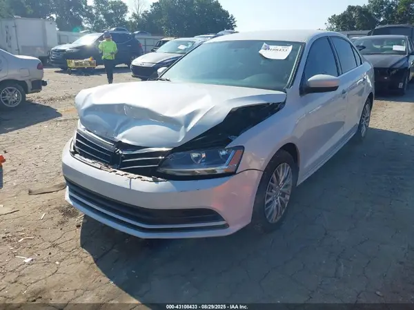 3VW2B7AJ5HM312033 2017 VOLKSWAGEN JETTA - Image 2