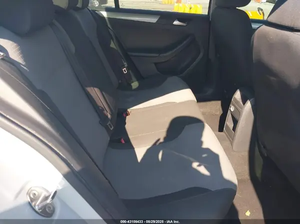 3VW2B7AJ5HM312033 2017 VOLKSWAGEN JETTA - Image 8
