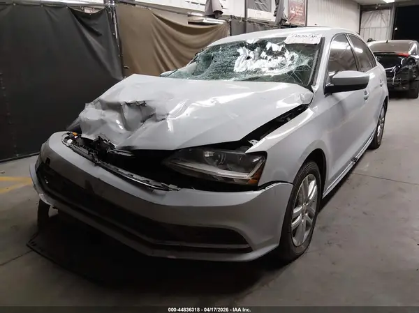 3VW2B7AJ5HM317023 2017 VOLKSWAGEN JETTA - Image 2