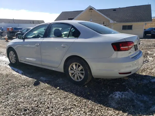 3VW2B7AJ5HM323663 2017 VOLKSWAGEN JETTA - Image 2