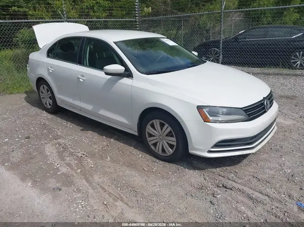 3VW2B7AJ5HM332833 2017 VOLKSWAGEN JETTA - Image 1