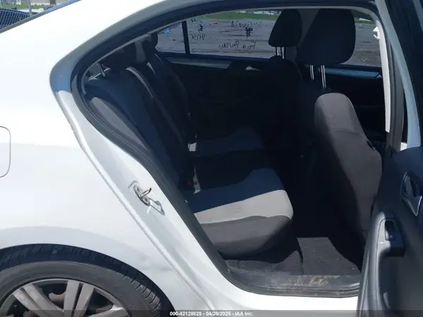 3VW2B7AJ5HM332931 2017 VOLKSWAGEN JETTA - Image 8