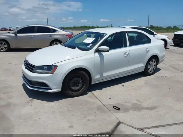 3VW2B7AJ5HM335697 2017 VOLKSWAGEN JETTA - Image 2