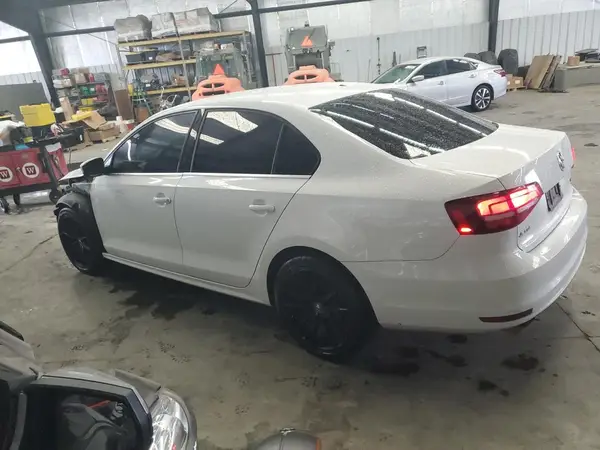 3VW2B7AJ5HM339975 2017 VOLKSWAGEN JETTA - Image 2
