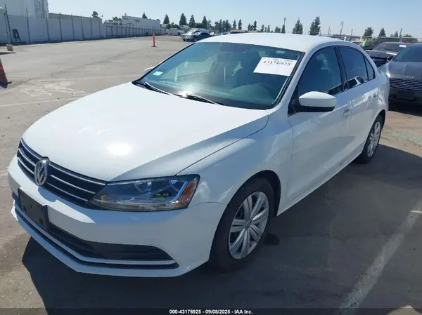 3VW2B7AJ5HM350023 2017 VOLKSWAGEN JETTA - Image 2