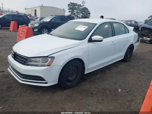 3VW2B7AJ5HM350166 2017 VOLKSWAGEN JETTA - Image 2