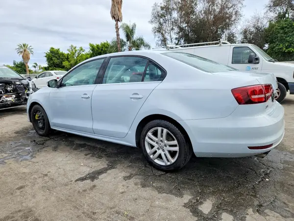 3VW2B7AJ5HM356730 2017 VOLKSWAGEN JETTA - Image 2