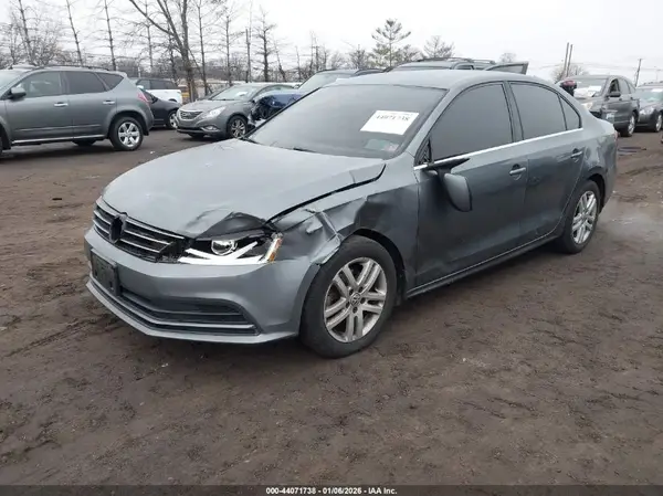 3VW2B7AJ5HM379392 2017 VOLKSWAGEN JETTA - Image 2