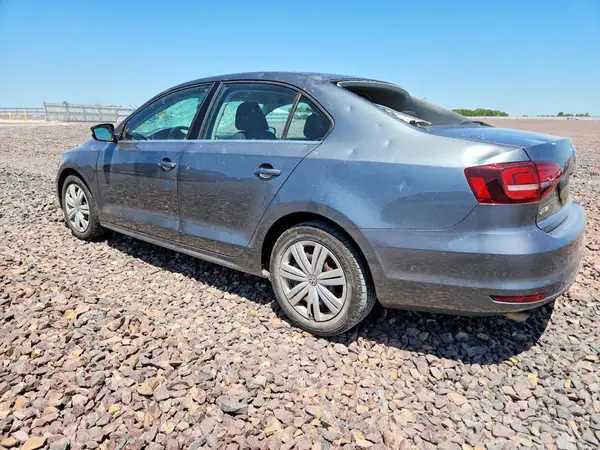 3VW2B7AJ5HM399416 2017 VOLKSWAGEN JETTA - Image 2