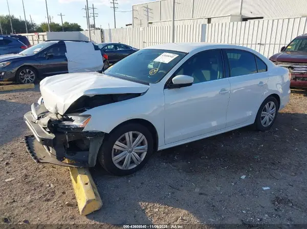 3VW2B7AJ5HM400256 2017 VOLKSWAGEN JETTA - Image 2