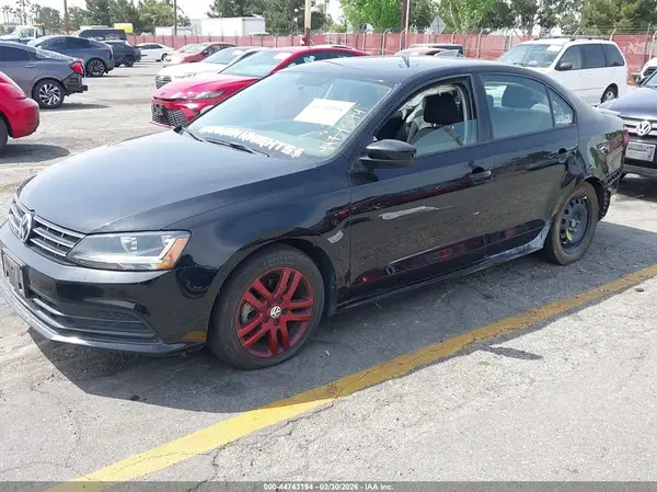 3VW2B7AJ5JM208258 2018 VOLKSWAGEN JETTA - Image 2
