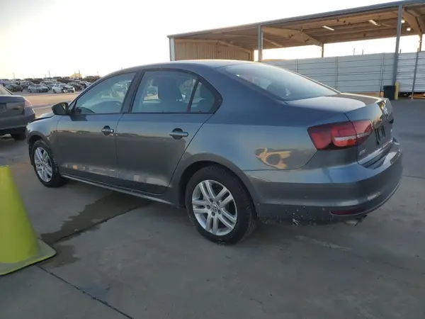 3VW2B7AJ5JM212133 2018 VOLKSWAGEN JETTA - Image 2
