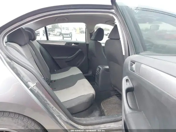 3VW2B7AJ5JM215906 2018 VOLKSWAGEN JETTA - Image 8