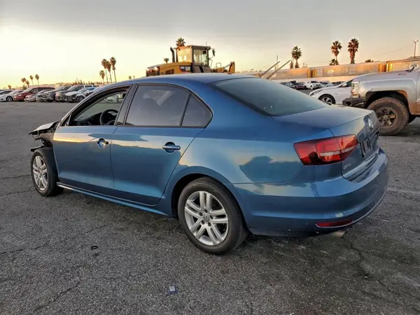3VW2B7AJ5JM222743 2018 VOLKSWAGEN JETTA - Image 2