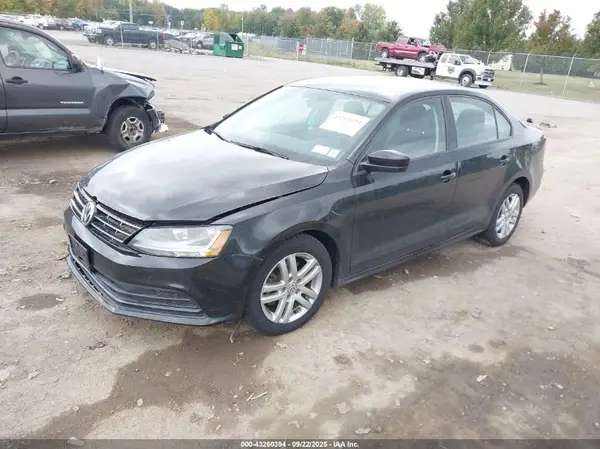 3VW2B7AJ5JM232270 2018 VOLKSWAGEN JETTA - Image 2
