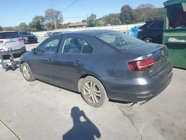 3VW2B7AJ5JM235993 2018 VOLKSWAGEN JETTA - Image 2