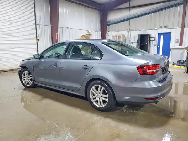 3VW2B7AJ5JM246329 2018 VOLKSWAGEN JETTA - Image 2