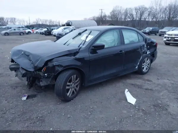 3VW2B7AJ5JM250042 2018 VOLKSWAGEN JETTA - Image 2