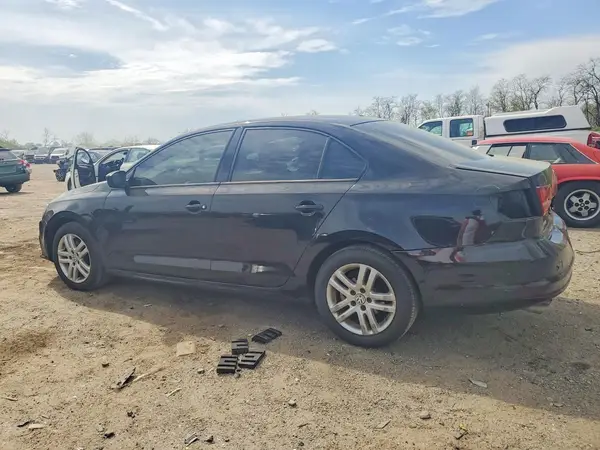 3VW2B7AJ5JM257329 2018 VOLKSWAGEN JETTA - Image 2