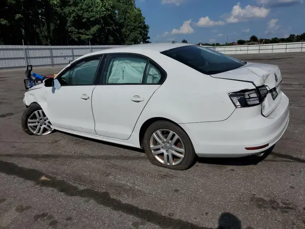 3VW2B7AJ5JM257623 2018 VOLKSWAGEN JETTA - Image 2
