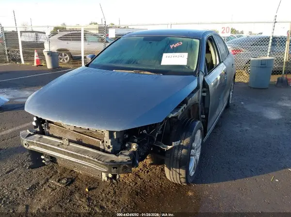 3VW2B7AJ5JM260585 2018 VOLKSWAGEN JETTA - Image 2