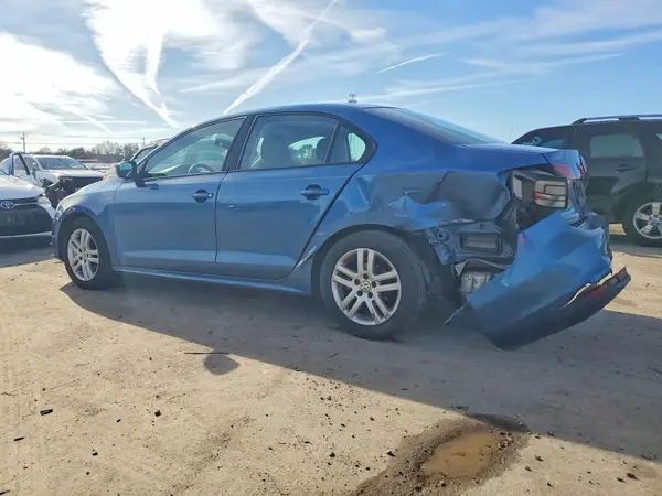 3VW2B7AJ5JM261798 2018 VOLKSWAGEN JETTA - Image 2