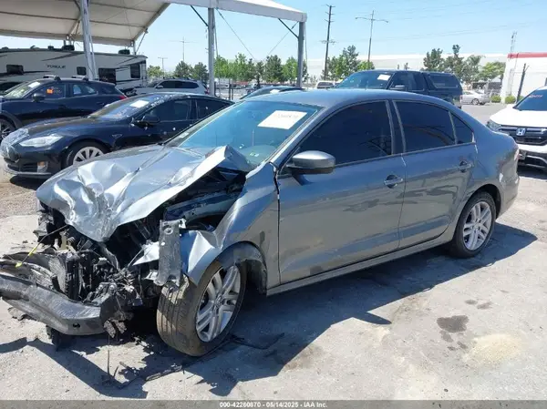 3VW2B7AJ5JM262787 2018 VOLKSWAGEN JETTA - Image 2