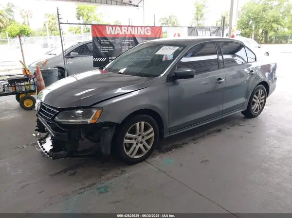 3VW2B7AJ5JM263180 2018 VOLKSWAGEN JETTA - Image 2