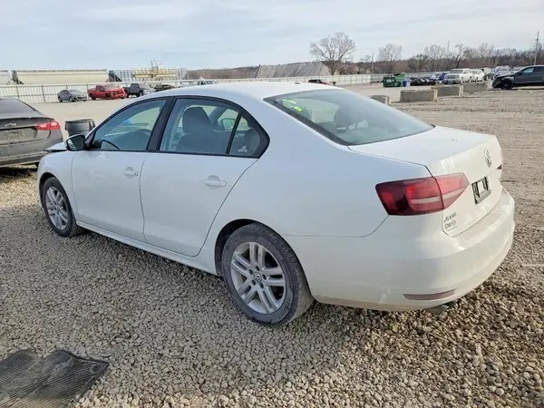 3VW2B7AJ5JM263728 2018 VOLKSWAGEN JETTA - Image 2