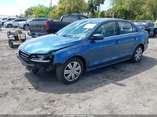 3VW2B7AJ6HM257933 2017 VOLKSWAGEN JETTA - Image 2