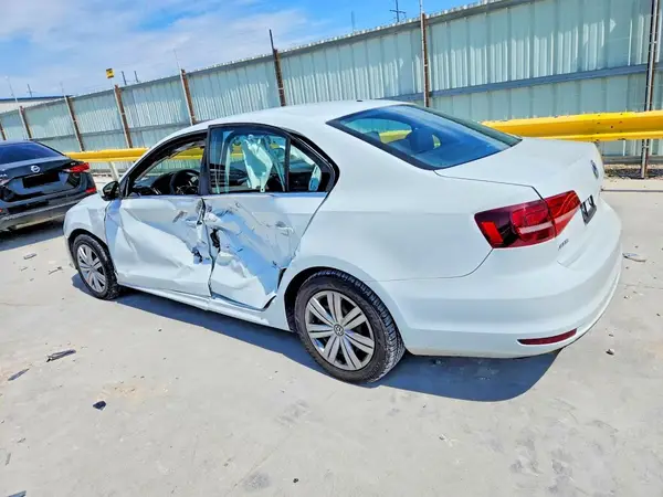 3VW2B7AJ6HM290561 2017 VOLKSWAGEN JETTA - Image 2