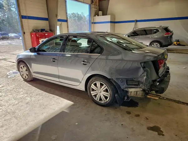 3VW2B7AJ6HM331528 2017 VOLKSWAGEN JETTA - Image 2
