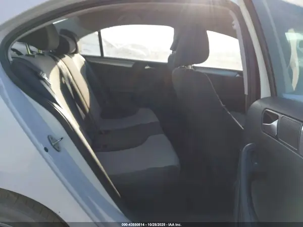 3VW2B7AJ6HM374962 2017 VOLKSWAGEN JETTA - Image 8